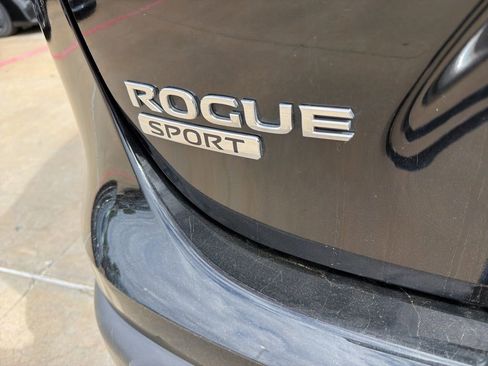 Used 2021 Nissan Rogue Sport S image 10