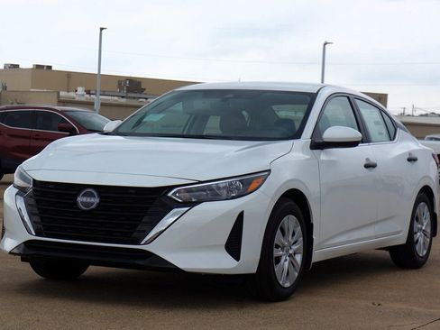 Used 2024 Nissan Sentra S image 5