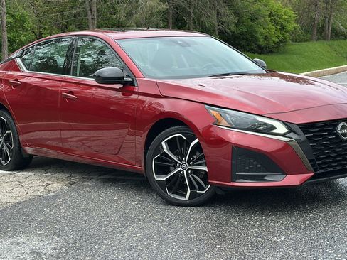 Certified 2023 Nissan Altima 2.5 SR w/ SR Premium Package AWD/4WD image 1