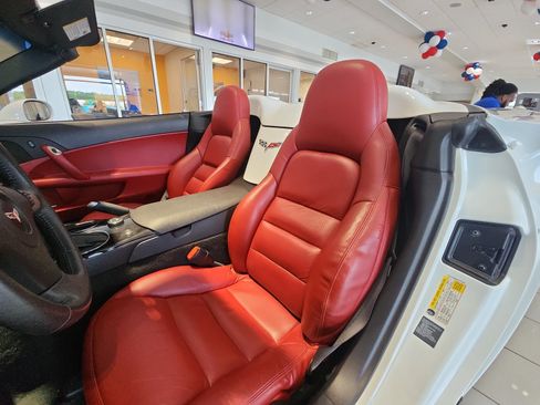 Used 2009 Chevrolet Corvette Convertible w/ Preferred Equipment Group RWD image 18