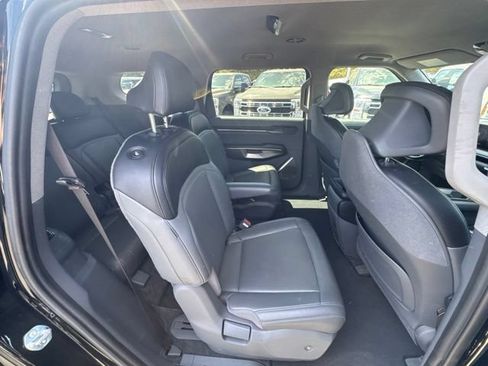 Used 2024 Kia EV9 Light Long Range RWD image 9