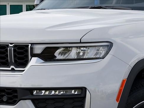 New 2026 Jeep Grand Cherokee Limited w/ Luxury Tech Group II AWD/4WD image 10