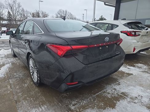 Used 2020 Toyota Avalon Limited image 9