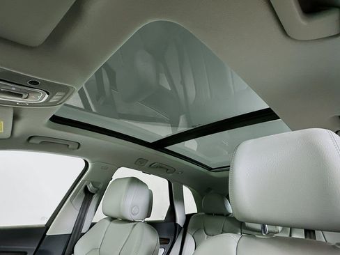 Used 2020 Audi Q5 Prestige w/ Prestige Package image 11