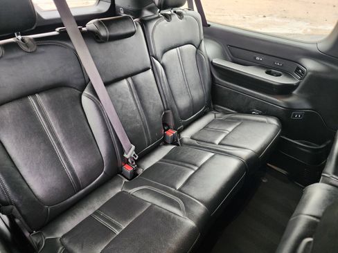 Used 2023 Jeep Wagoneer L Series II image 16