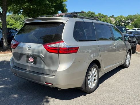 Used 2017 Toyota Sienna LE w/ Protection Package AWD/4WD image 6