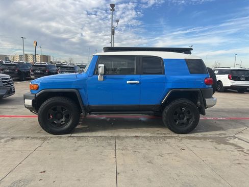 Used 2007 Toyota FJ Cruiser Base image 2