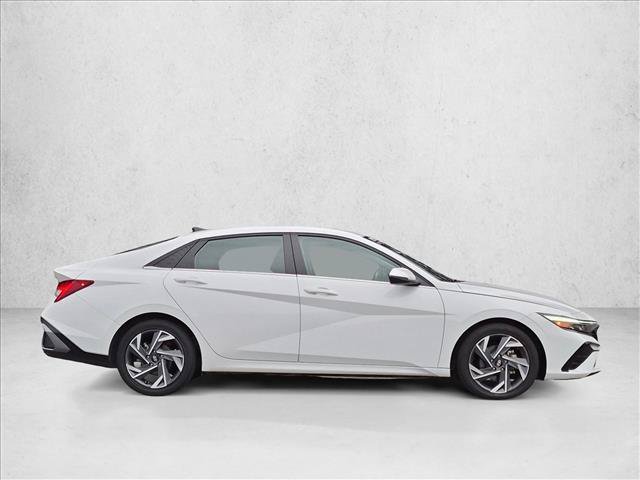 Used 2025 Hyundai Elantra Limited FWD image 4