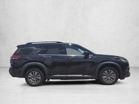 Used 2025 Nissan Pathfinder SV FWD image 4