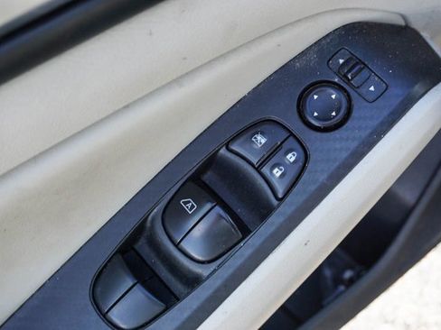 Used 2024 Nissan Altima 2.5 SV image 9