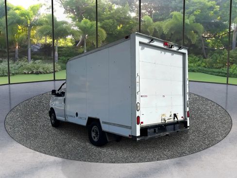 Used 2018 Chevrolet Express 3500 w/ Power Convenience Package RWD image 7
