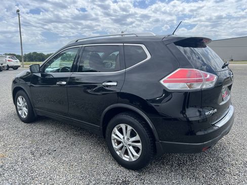 Used 2015 Nissan Rogue SV w/ SV Premium Package FWD image 2