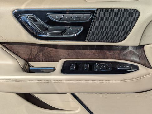 Used 2018 Lincoln Navigator Reserve w/ Technology Package image 12