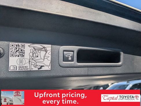 Used 2021 Toyota Sienna XLE FWD image 11