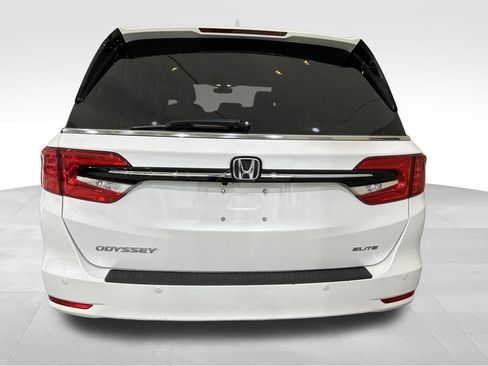 Used 2024 Honda Odyssey Elite image 4
