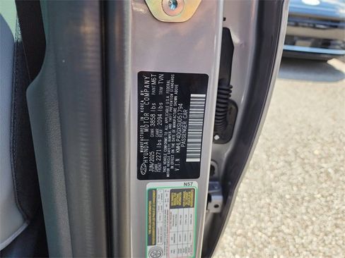 New 2025 Hyundai Elantra Limited image 28