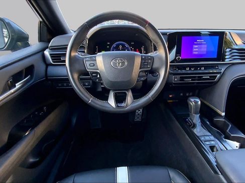 Used 2025 Toyota Camry SE FWD image 6
