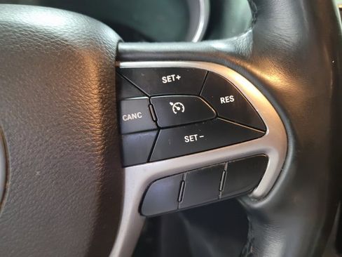 Used 2019 Jeep Grand Cherokee Laredo w/ Security & Convenience Group image 33