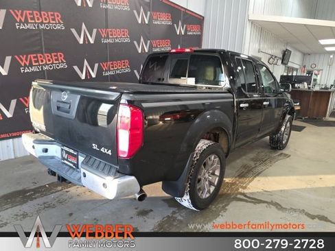 Used 2014 Nissan Frontier SL w/ SL Moonroof Package image 5