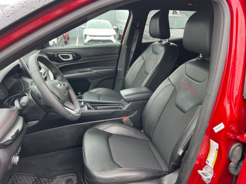 Used 2025 Jeep Compass Trailhawk AWD/4WD image 35