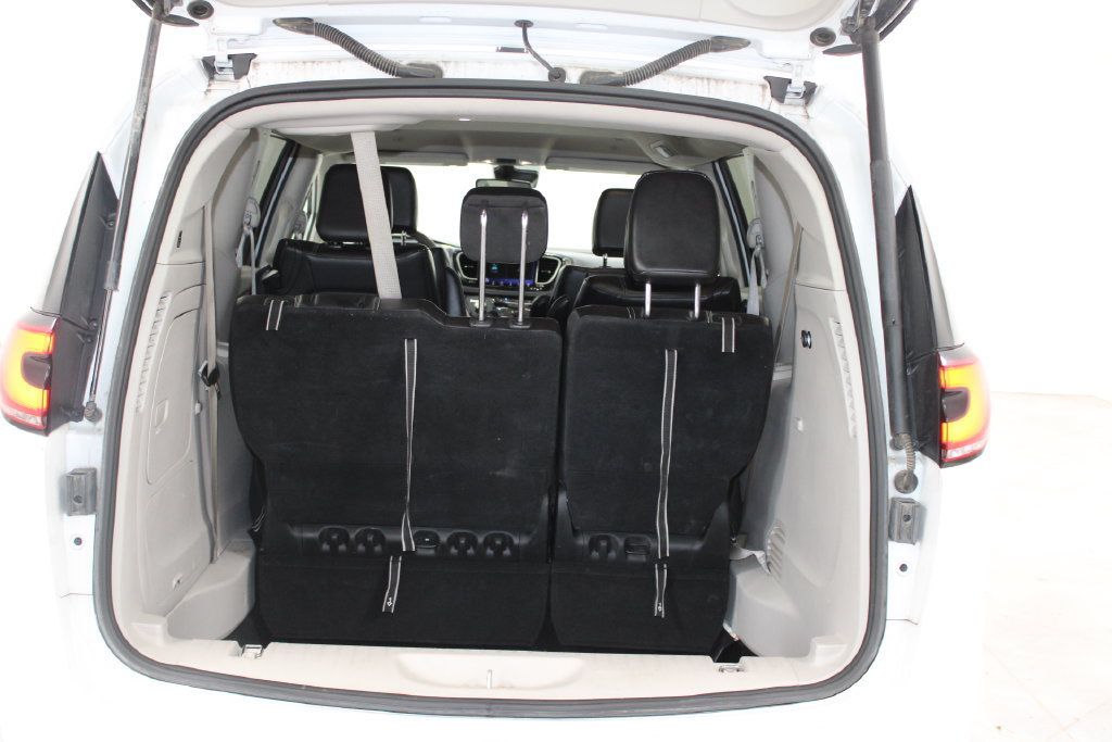 Used 2024 Nissan Versa SR FWD image 67