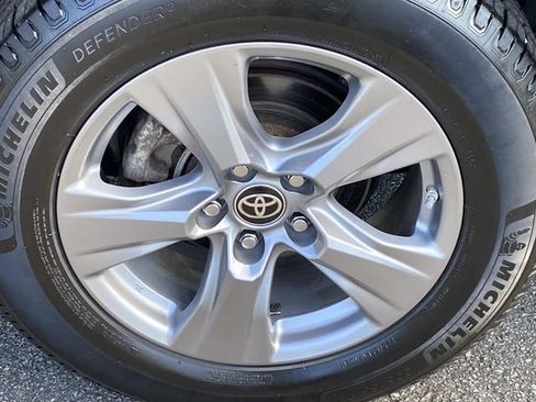 Used 2022 Toyota RAV4 LE AWD/4WD image 29