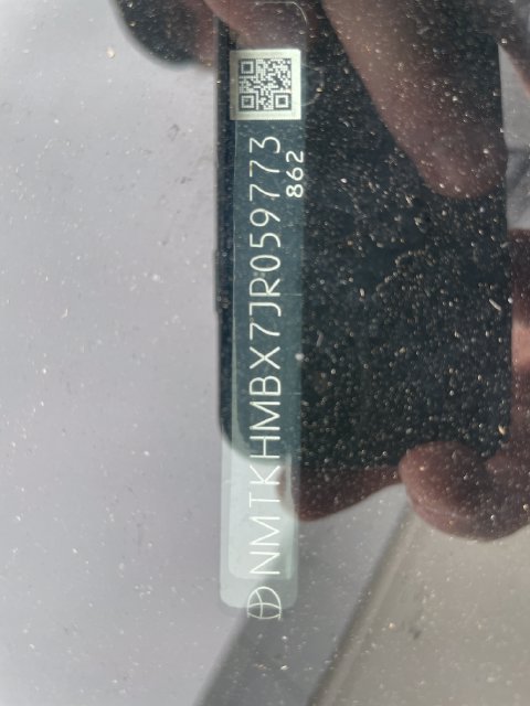 Used 2018 Toyota C-HR XLE FWD image 32