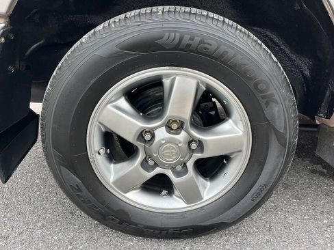 Used 2006 Toyota Land Cruiser image 12