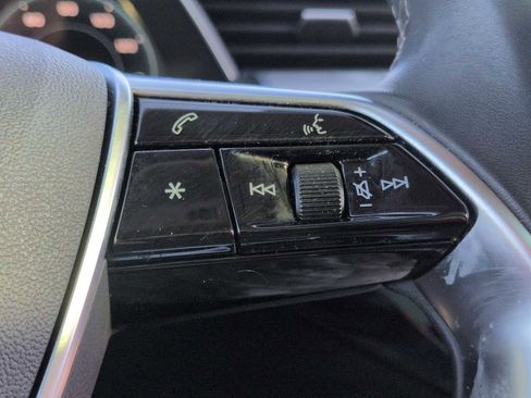 Used 2024 Audi Q8 e-tron Prestige image 27