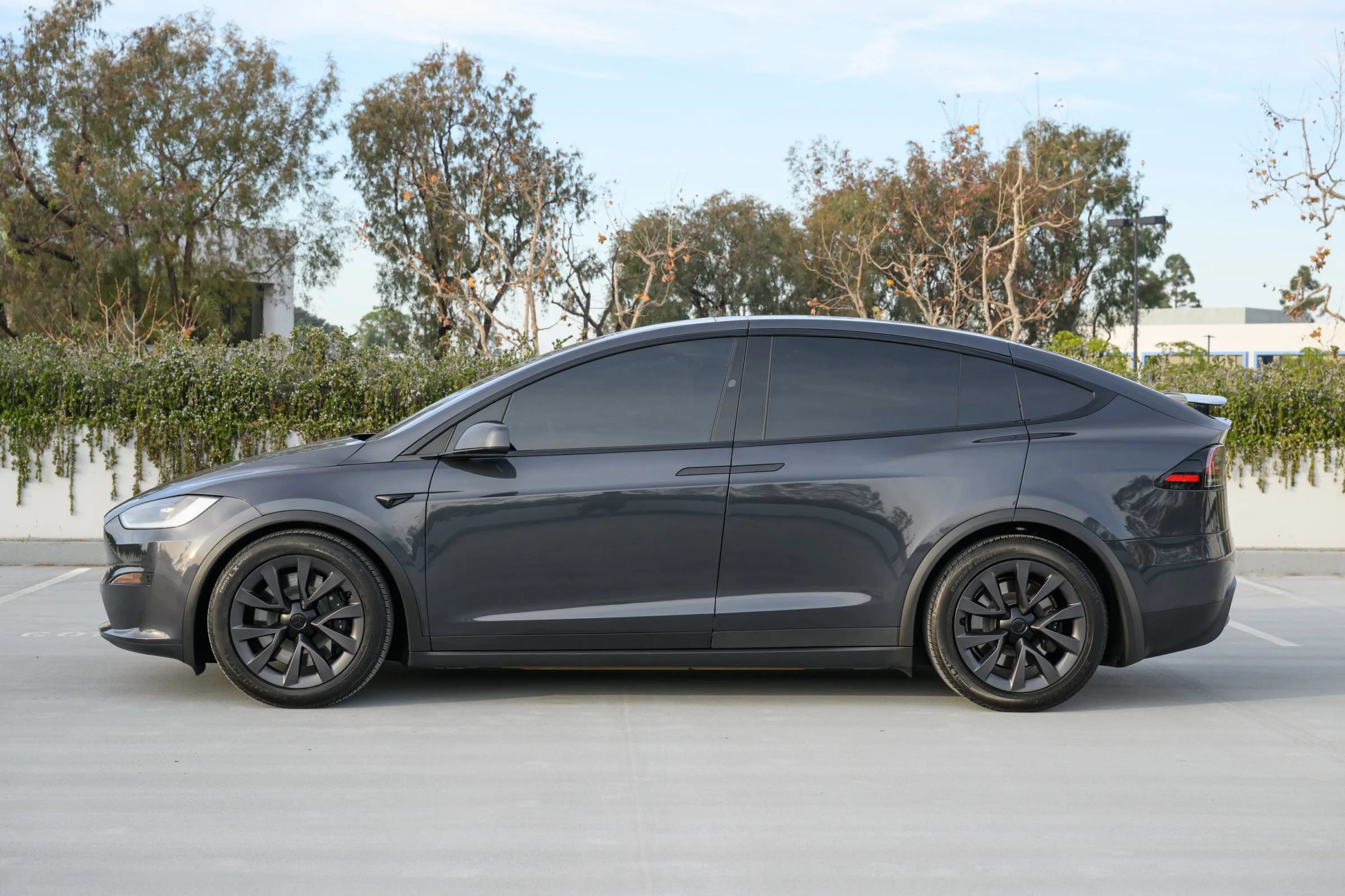 Used 2024 Tesla Model X AWD/4WD image 2