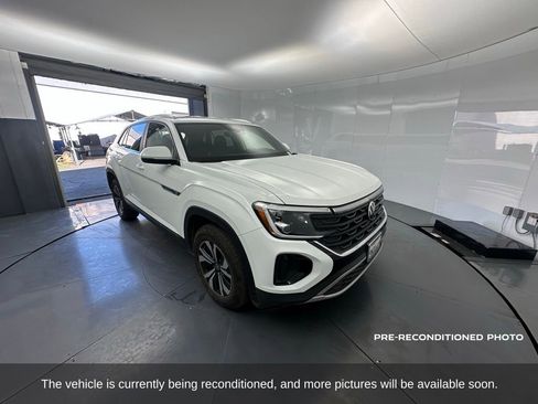 Used 2024 Volkswagen Atlas Cross Sport SE image 8