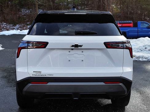 New 2026 Chevrolet Equinox LT image 7