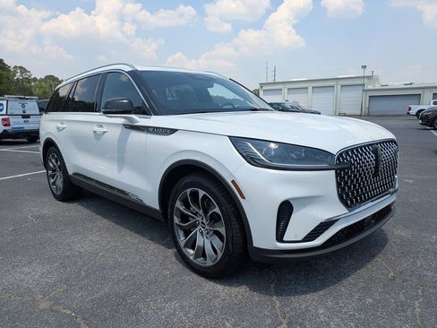 New 2026 Lincoln Aviator Reserve RWD image 2