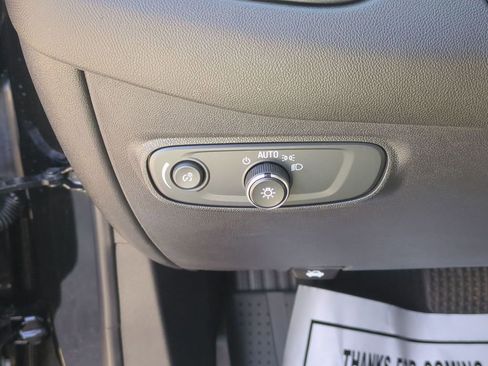 Used 2023 Chevrolet Equinox RS w/ RS Leather Package image 23