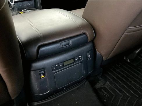 Used 2024 Nissan Armada Platinum w/ Captain's Chairs Package RWD image 26