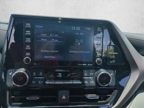Used 2022 Toyota Highlander XLE FWD image 14
