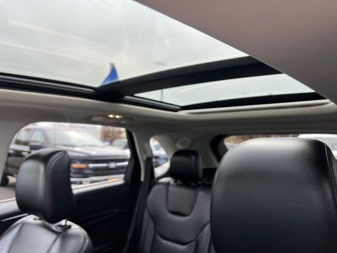 Certified 2022 Ford Edge Titanium AWD/4WD image 25