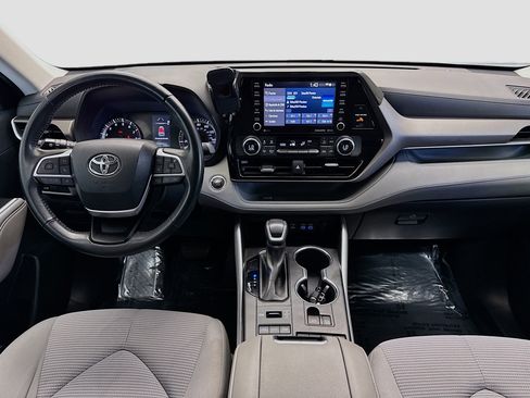 Used 2022 Toyota Highlander LE image 13