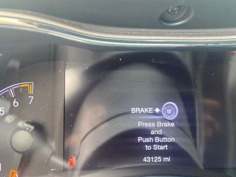 Used 2018 Jeep Grand Cherokee Altitude AWD/4WD image 15