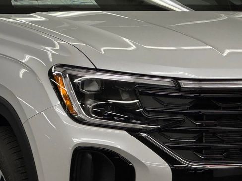 New 2026 Volkswagen Atlas Cross Sport SE image 41