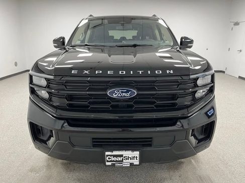 Used 2025 Ford Expedition Max Active AWD/4WD image 3