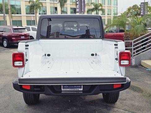 New 2026 Jeep Gladiator Sport image 7