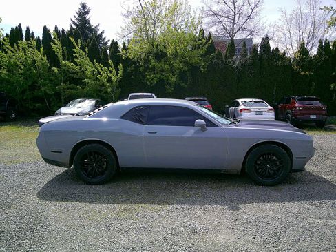 Used 2021 Dodge Challenger SXT image 6
