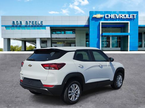 Used 2023 Chevrolet TrailBlazer LS FWD image 4