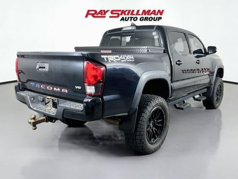 Used 2018 Toyota Tacoma TRD Off-Road AWD/4WD image 7