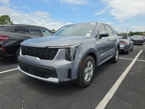 Certified 2024 Kia Sorento LX FWD image 5
