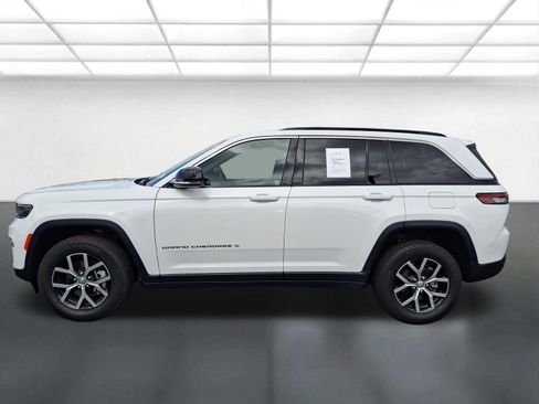 Certified 2024 Jeep Grand Cherokee Limited image 8