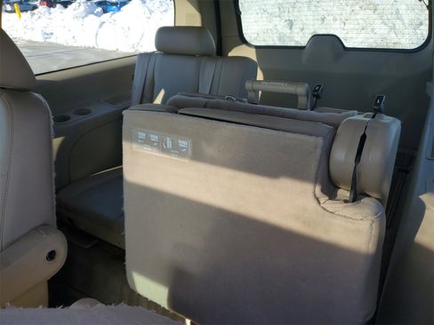 Used 2011 GMC Yukon XL Denali image 13