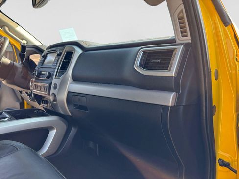 Used 2018 Nissan Titan PRO-4X w/ Pro-4x Convenience Package AWD/4WD image 46