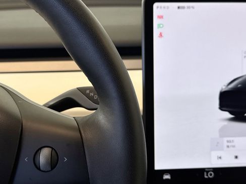 Used 2025 Tesla Model Y Long Range AWD/4WD image 16